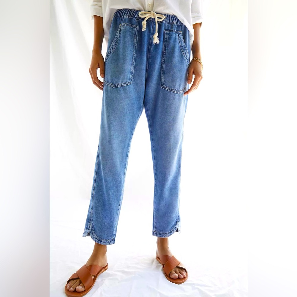 Anthropologie Pilcro Ultra High-Rise Relaxed Pull-On Jeans